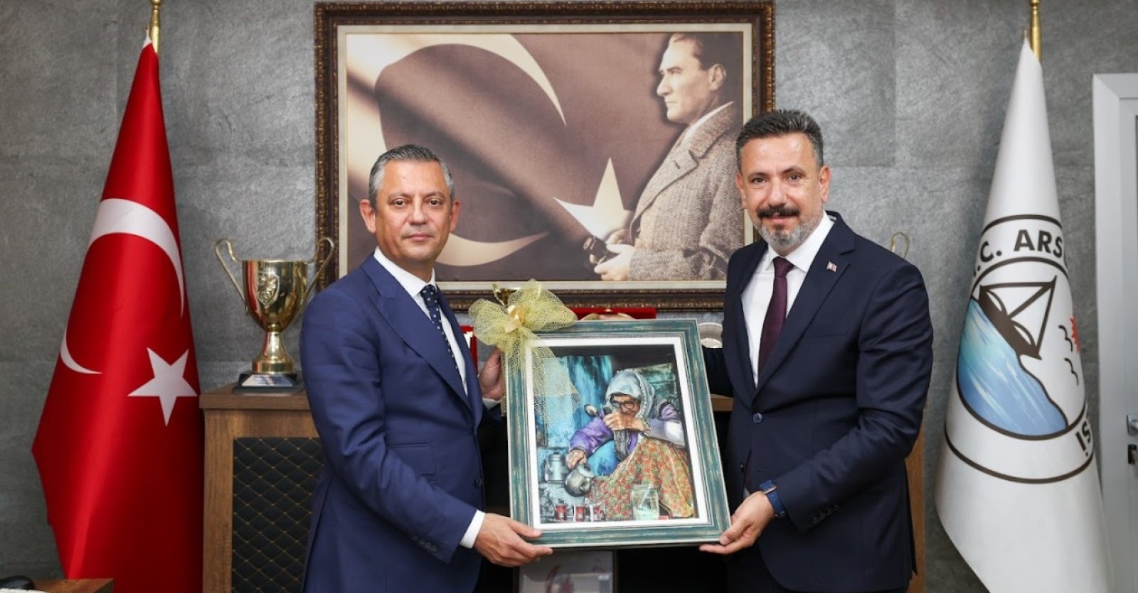 ÖZGÜR ÖZEL’DEN ARSUZ BELEDİYESİ’NE ZİYARET